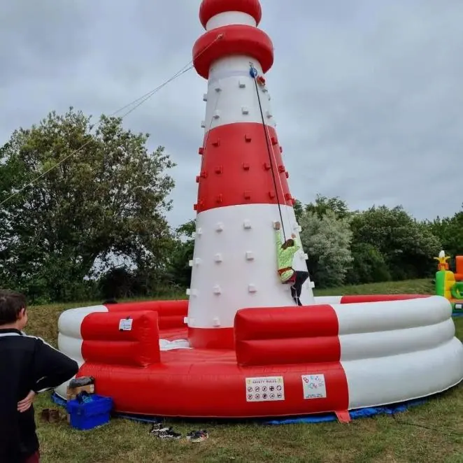Le Phare à escalader — structure gonflable à louer en Bretagne